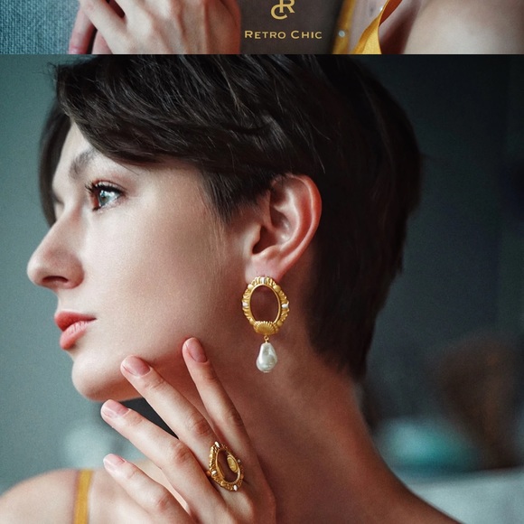 Retro chic italy gold pearl earrings. - Picture 3 of 3